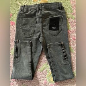 Unworn with tag. Grey jeans. HUDSON. Size 8